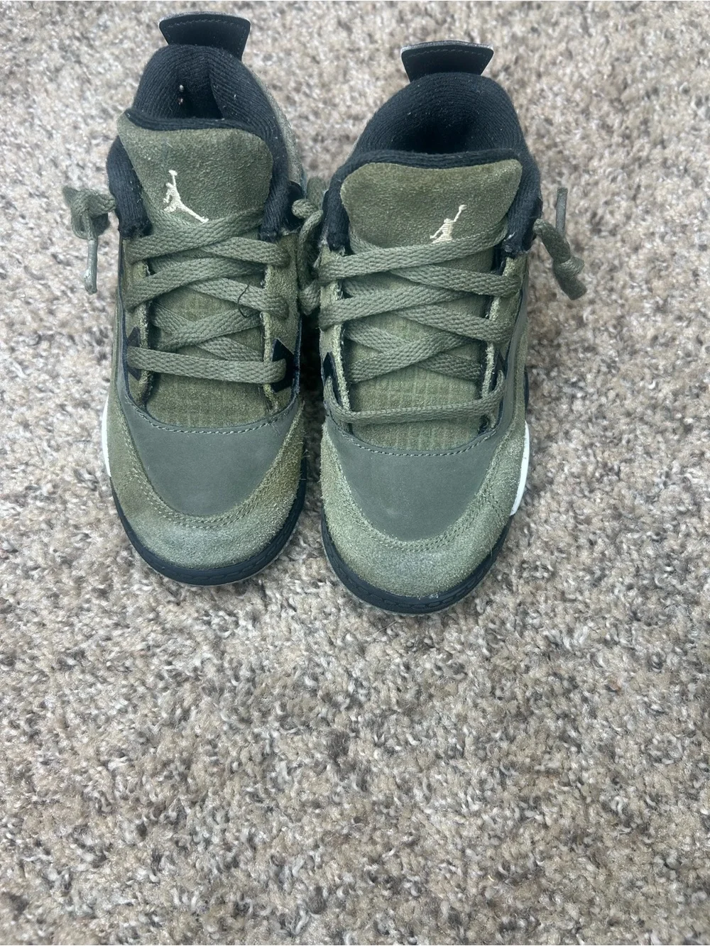 four pairs of shoes that need to be repair look at pictures